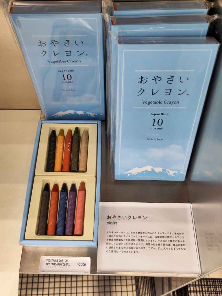「mizuiro」以蔬果製成的無毒蠟筆聞名,安全到即使孩子誤食也無須擔心。