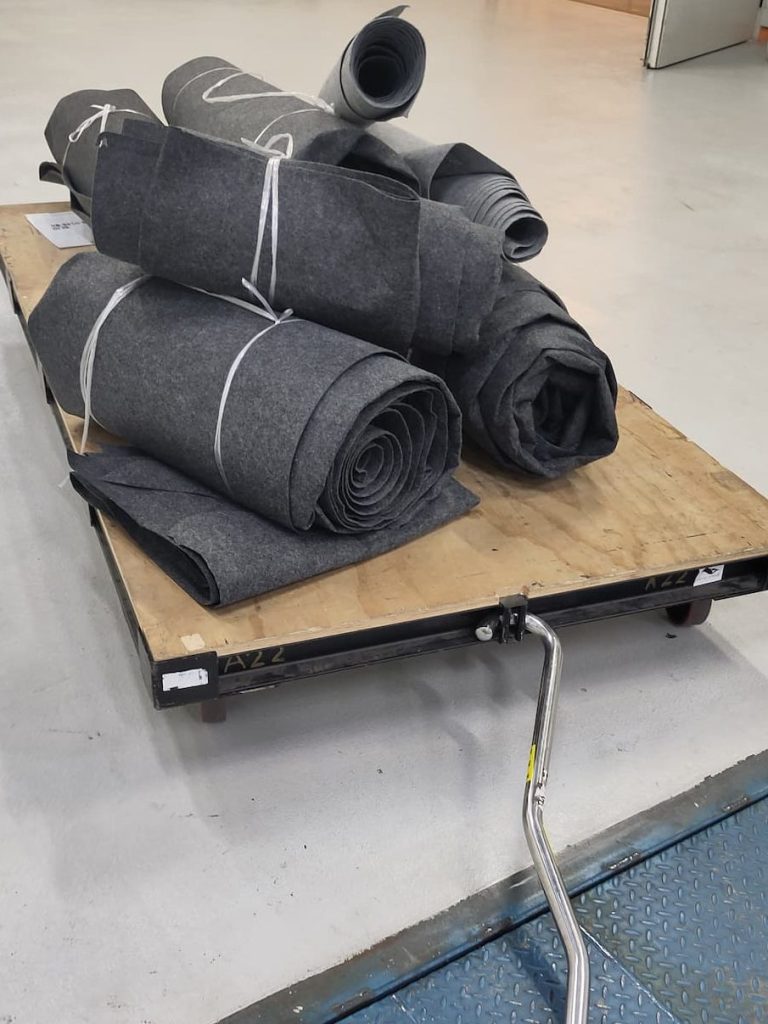 故事書包袋選用的深灰色回收不織布