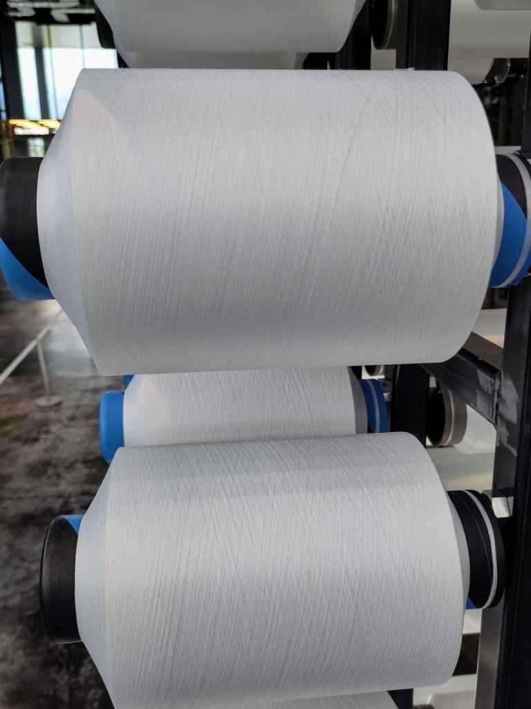 KAJIF 代表性的極致輕盈布料細度僅為頭髮三分之一