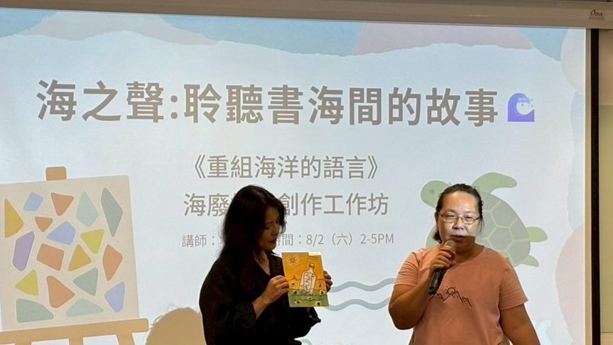 一位參與者說,每次心情低潮就會去看海,總能讓自己平靜下來。跟大家常畫的夕陽不一樣,她畫的是日出,代表新的開始和重生。