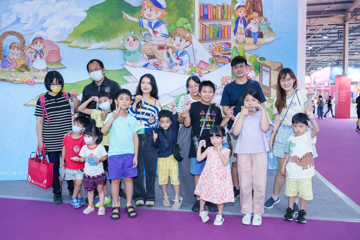 以漫畫《海巫事務所》啟發的海廢魔法瓶親子工作坊